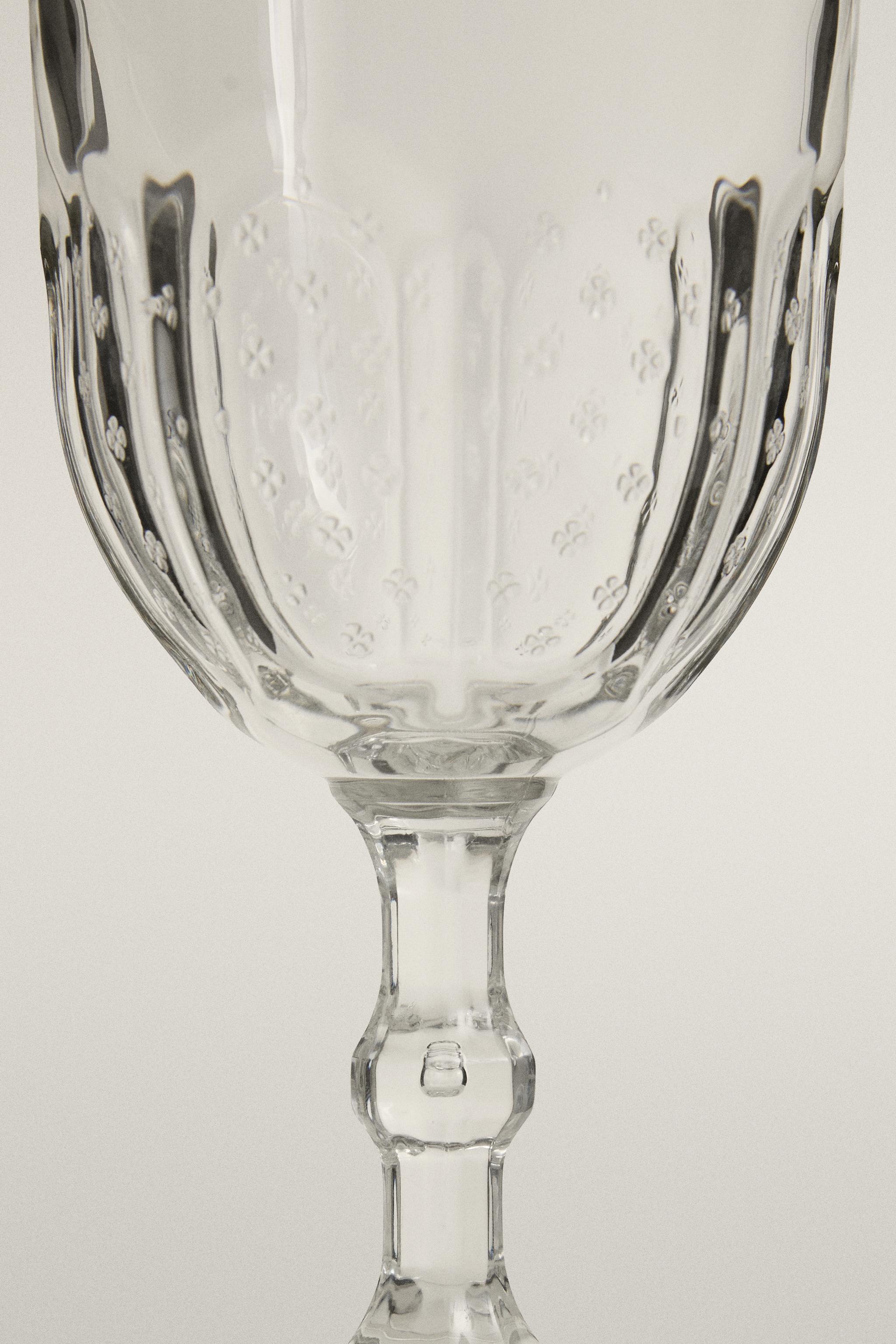 VERRE À VIN RELIEF FLEURI